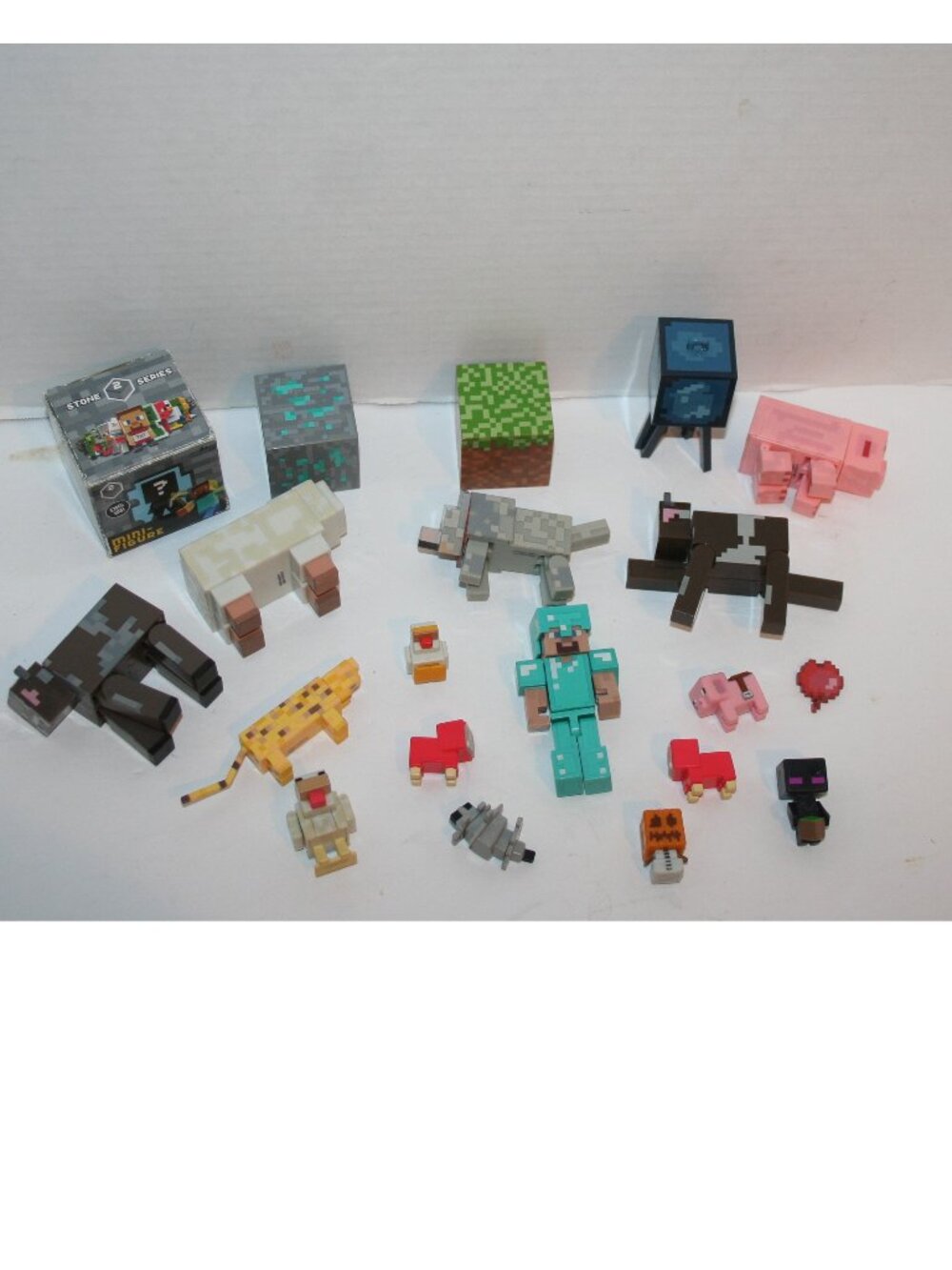 (19) Minecraft Mini Loose Figures Assorted Lot Series 2